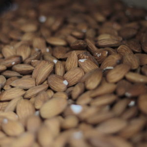 Премиальный миндаль отборного калибра: купить в Москве с доставкой
